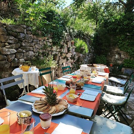Les Roses Tremieres Acomodação com café da manhã Bargème Exterior foto